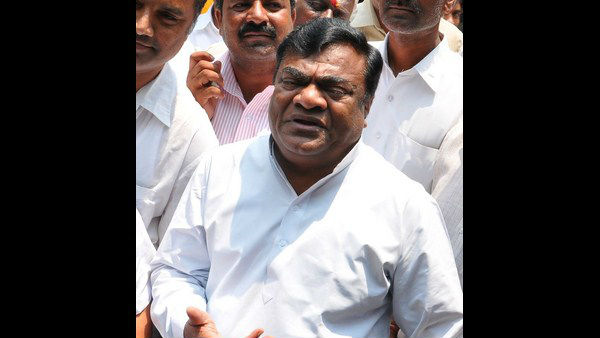 బండి సంజయ్కి డీకే అరుణ పరామర్శ..