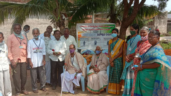 Help age India:Old age People meet RDO and explain the problems on International day for old persons Help age India:Old age People meet RDO and explain the problems on International day for old persons