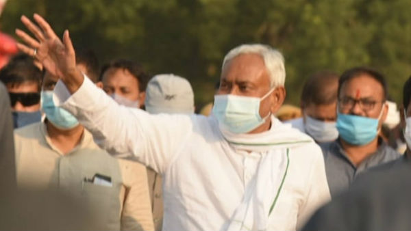 Four held for throwing slipper at Nitish Kumar at election rally in sakra Four held for throwing slipper at Nitish Kumar at election rally in sakra