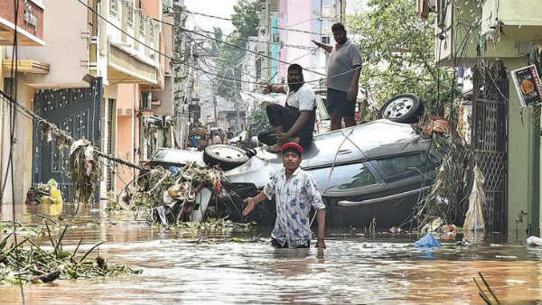 ట్రాఫిక్ కష్టాలు.. లోతట్టులో నరకం..
