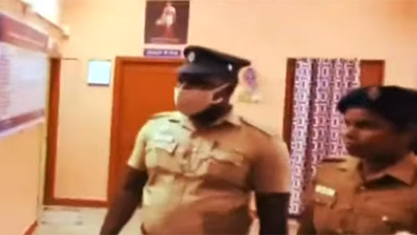చేతికి చిక్కడంతో రింగరింగ రింగారింగా