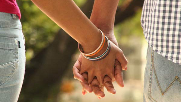 ఓరి పిచ్చోడా...... లండన్ నుంచి నీకు ?