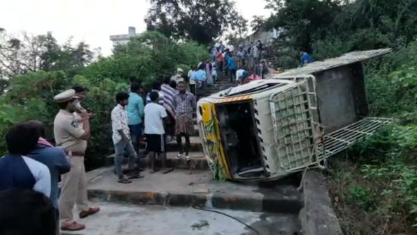seven died in a wedding van accident due to break fail in gokavaram of east godavari seven died in a wedding van accident due to break fail in gokavaram of east godavari
