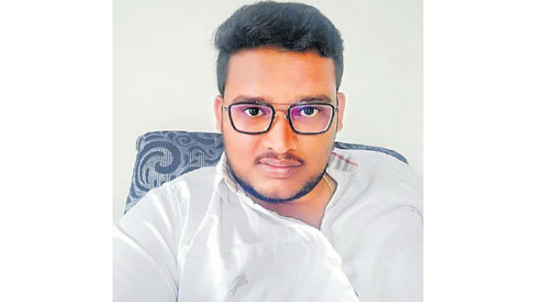 కారు డ్రైవర్గా పనిచేస్తూ..