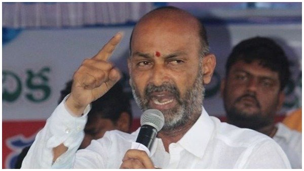 కాంగ్రెస్ ఉనికి కోసమే .. కేసీఆర్ కు రైతుల సంక్షేమం పట్టదు
