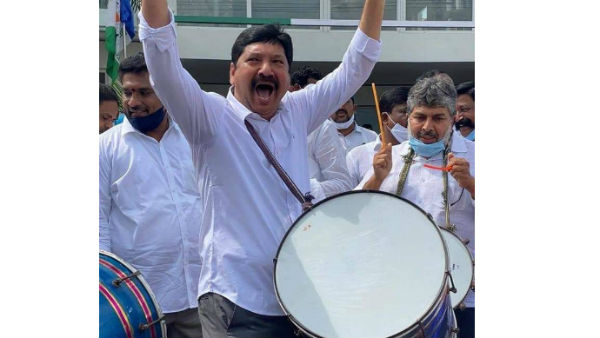 బీసీ కార్పోరేషన్ల ప్రకటనతో డిఫెన్స్లో టీడీపీ...
