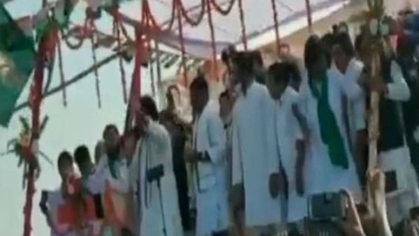 Stages collapse during Congress rallies in Darbhanga Stages collapse during Congress rallies in Darbhanga