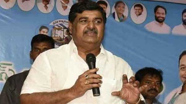 ఉత్తరాంధ్రలో టీడీపీని ప్రజలు ఆదరించరని బలంగా నమ్ముతున్న వైసీపీ నేతలు , మంత్రులు