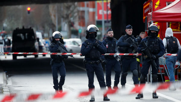 Teacher beheaded in France for showing Prophet Mohammed cartoon to students,Assailant killed Teacher beheaded in France for showing Prophet Mohammed cartoon to students,Assailant killed