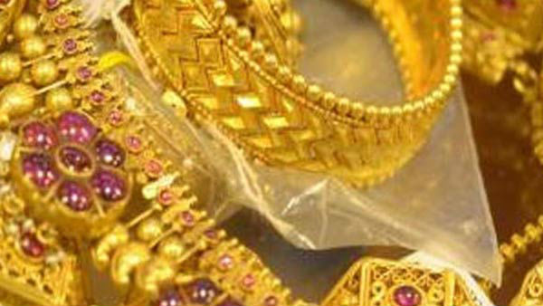 one kg of gold seized by police in srikakulam town on thursday one kg of gold seized by police in srikakulam town on thursday