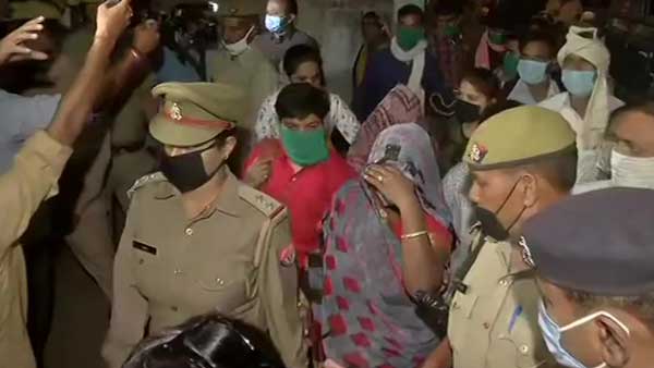 హత్రాస్ యువతి తల్లిదండ్రులకు అనారోగ్యం