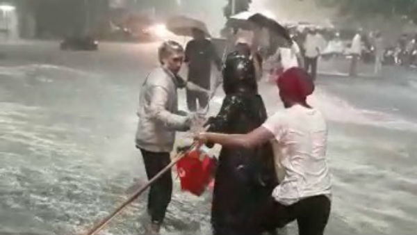 నీట మునిగిన ఓల్డ్ సిటీ .. మల్లాపూర్ లో విద్యుత్ షాక్ తో ఒకరు మృతి