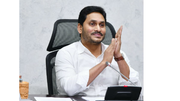 cm jagan claps to appreciate village secretariate employees and volunteers cm jagan claps to appreciate village secretariate employees and volunteers