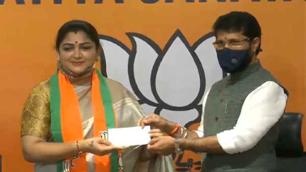 50 పోలీస్ స్టేషన్లలో ఖుష్బూ పై ఫిర్యాదులు