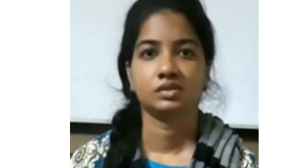 గేటుకు తాళం వేసిన తల్లిదండ్రులు