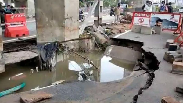 నీటిని తోడి పోస్తున్న జీహెచ్ఎంసీ అధికారులు