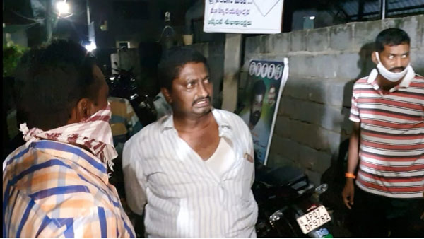 bapatla ysrcp mp nandigam suresh escape from attack in amaravati bapatla ysrcp mp nandigam suresh escape from attack in amaravati