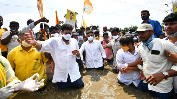 వరద ముంపు ప్రాంతాల్లో లోకేష్ పర్యటన: వ్యవసాయమంత్రి ఎక్కడున్నారంటూ ఫైర్ |  Nara lokesh visited flood affected areas in east godavari - Telugu Oneindia