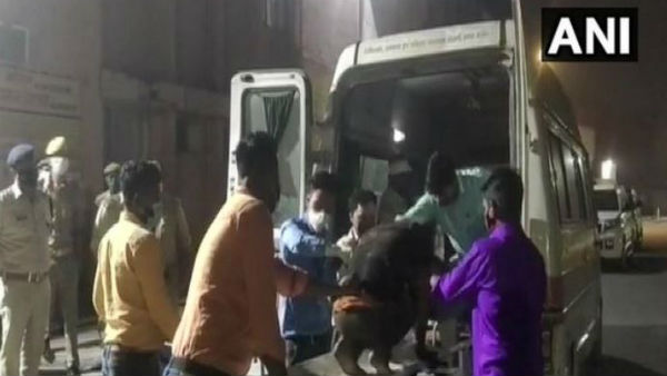 7 Killed, 32 Injured After Lucknow Bus Collides With SUV in Uttar Pradesh 7 Killed, 32 Injured After Lucknow Bus Collides With SUV in Uttar Pradesh