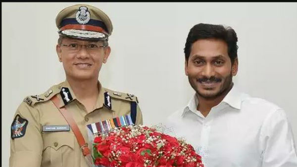 పోలీసులకు సీఎం అభినందనలు..