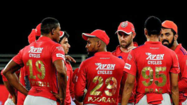 సింహాల జూలు పట్టి ఆడుకోవడం ఎంత ప్రమాదకరమో..