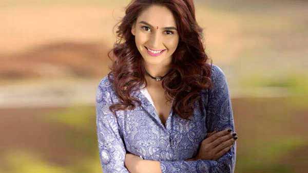 తెల్లారకముందే క్యాట్ ఫైట్
