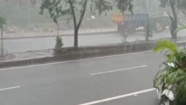 గాలిలో దీపం పెట్టి..