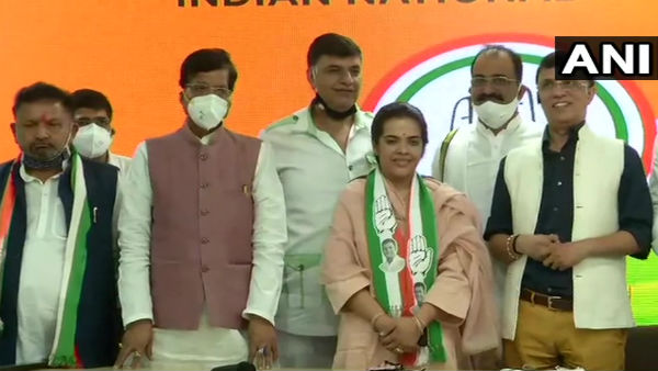 Sharad Yadav’s daughter Subhashini joins Congress ahead of Bihar polls Sharad Yadav’s daughter Subhashini joins Congress ahead of Bihar polls