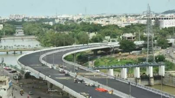 నదిలోకి వెళ్లిందా అనిపించేలా..