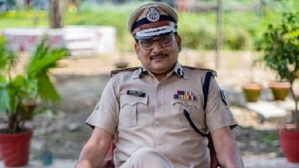 డీజీపీ పదవి నుంచి రాజకీయాల్లోకి