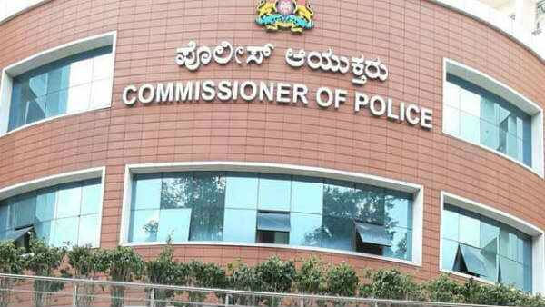 పార్శిల్ లో డిటోనేటర్