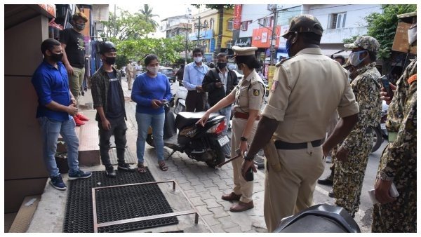 కారులో మేడమ్ అయినా సార్ అయినా అంతే