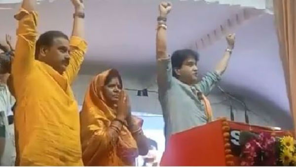 హస్తానికి ఓటేయాలంటూ..