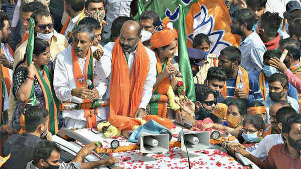 పాతబస్తీకి బీజేపీ వరాలు..