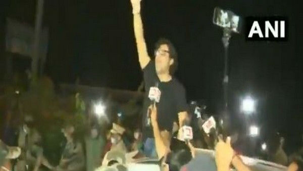 Arnab Goswami released from Mumbais Taloja Jail after sc grants interim bail Arnab Goswami released from Mumbais Taloja Jail after sc grants interim bail