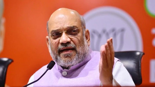 చార్మినార్ వద్ద భాగ్యలక్ష్మి అమ్మవారి ఆలయంలో అమిత్ షా పూజలు