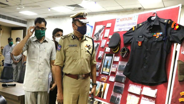 అడ్డంగా దొరికిపోయినా ఆగలేదు..