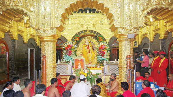 తెరుచుకున్న షిర్డీలోని సాయి బాబా ఆలయం.. కోవిడ్ నిబంధనలు కరోనా నెగిటివ్ రిపోర్ట్ తప్పనిసరి