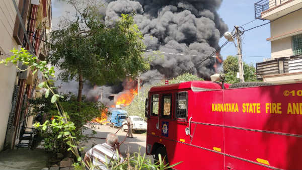 Karnataka: Major fire breaks out at chemical factory near Mysore Road in Bengaluru Karnataka: Major fire breaks out at chemical factory near Mysore Road in Bengaluru