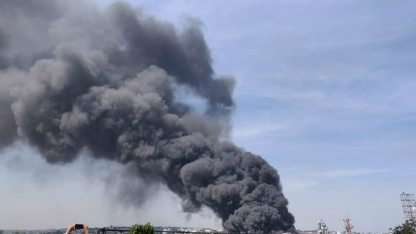 Karnataka: Major fire breaks out at chemical factory near Mysore Road in Bengaluru Karnataka: Major fire breaks out at chemical factory near Mysore Road in Bengaluru