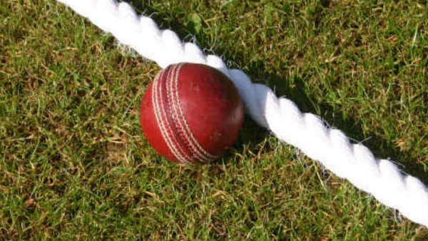 2009లో స్కోరర్గా కేరీర్..