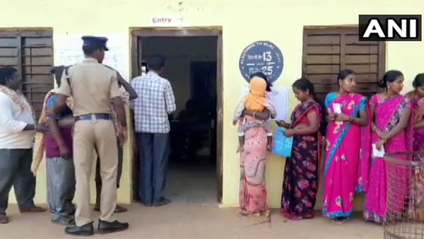 ఒక్కో ఓటుకు ఐదు వేలు .. గూగుల్ పే, ఫోన్ పే ద్వారా డిపాజిట్