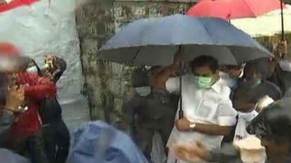 మంత్రులతో లాభం లేదు
