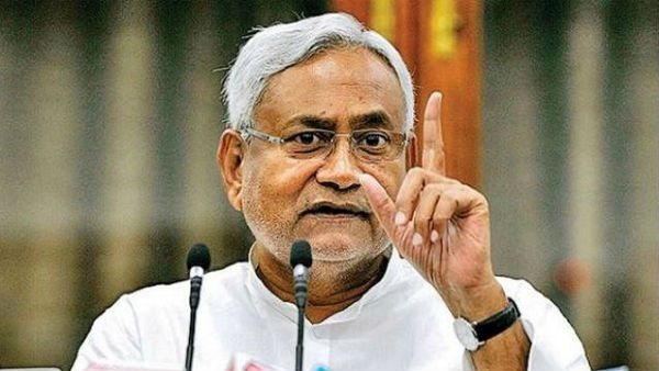 నితీష్ సీఎం కావాలని మొక్కు .. వేళ్ళు కట్ చేసుకుంటూ మొక్కు చెల్లిస్తున్న అనీల్ శర్మ