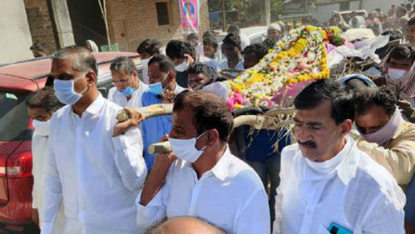 dubbaka bypoll defeat: A trs worker commits suicide in daulatabad, Harish rao attends funeral dubbaka bypoll defeat: A trs worker commits suicide in daulatabad, Harish rao attends funeral