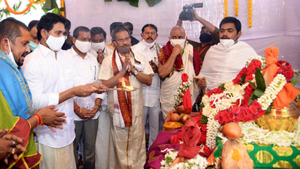 cm jagan launches tungabhadra pushkarams in kurnool, offer spl puja at sankal bagh cm jagan launches tungabhadra pushkarams in kurnool, offer spl puja at sankal bagh