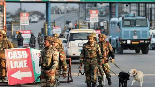 పాకిస్తాన్ కంపెనీ మైక్రో ఎలక్ట్రానిక్స్ డిజిటల్ మొబైల్ రేడియో .. ఉగ్రవాదులకు సందేశాలు