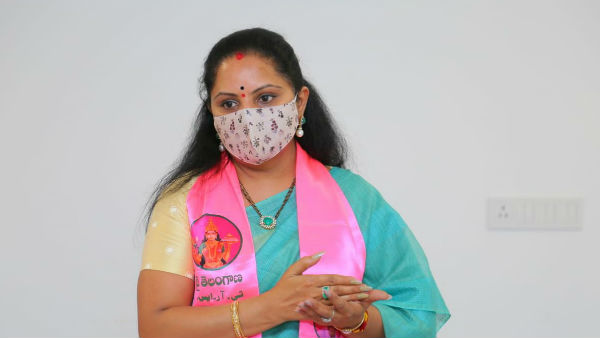 సోషల్ మీడియా లో ప్రత్యర్ధులపై ఎటాక్ చేస్తున్న కవిత