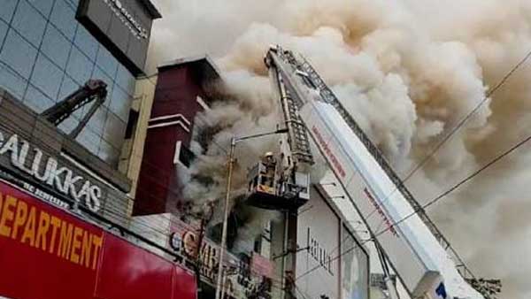 Hyderabad: Massive fire breaks out at shopping mall in KPHB Hyderabad: Massive fire breaks out at shopping mall in KPHB