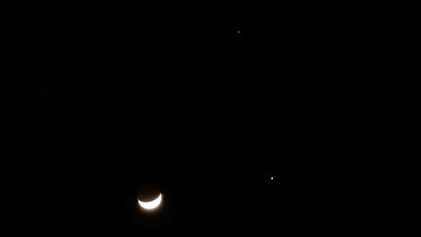 Moon-Saturn-Jupiter form a triangle in the sky ahead of great conjunction Moon-Saturn-Jupiter form a triangle in the sky ahead of great conjunction